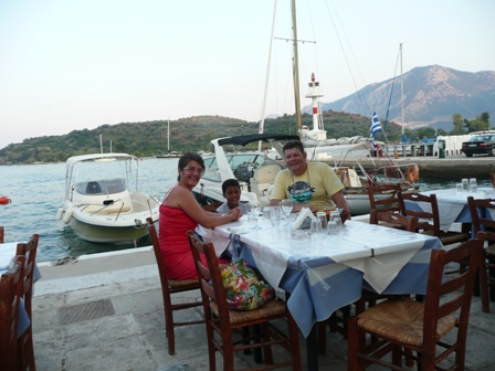 Taverne sur le port d'Archea Epidavros