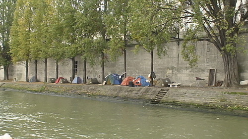 Les berges de la Seine avec ces sans abris